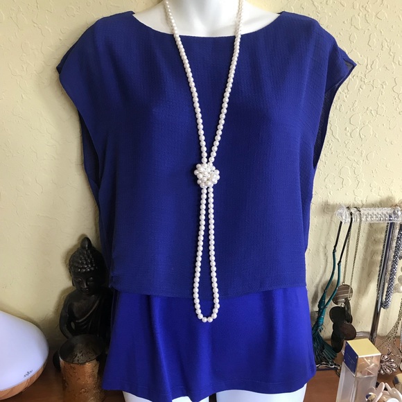 Beautiful Tahari royal blue top - Picture 2 of 4